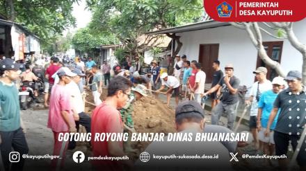 GOTONG ROYONG PERBAIKAN JALAN DI BANJAR DINAS BHUANASARI, DESA KAYUPUTIH